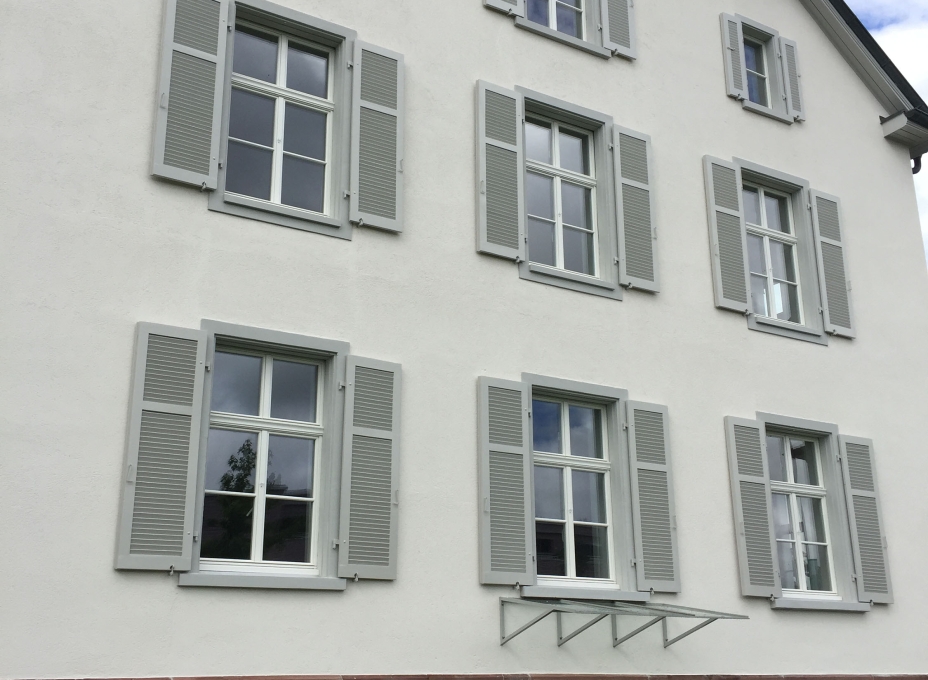 Neue Holzfensterlaeden Basel IV